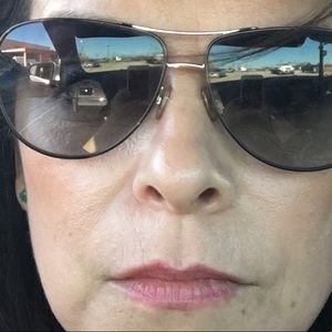 Meet your Posher, Esther